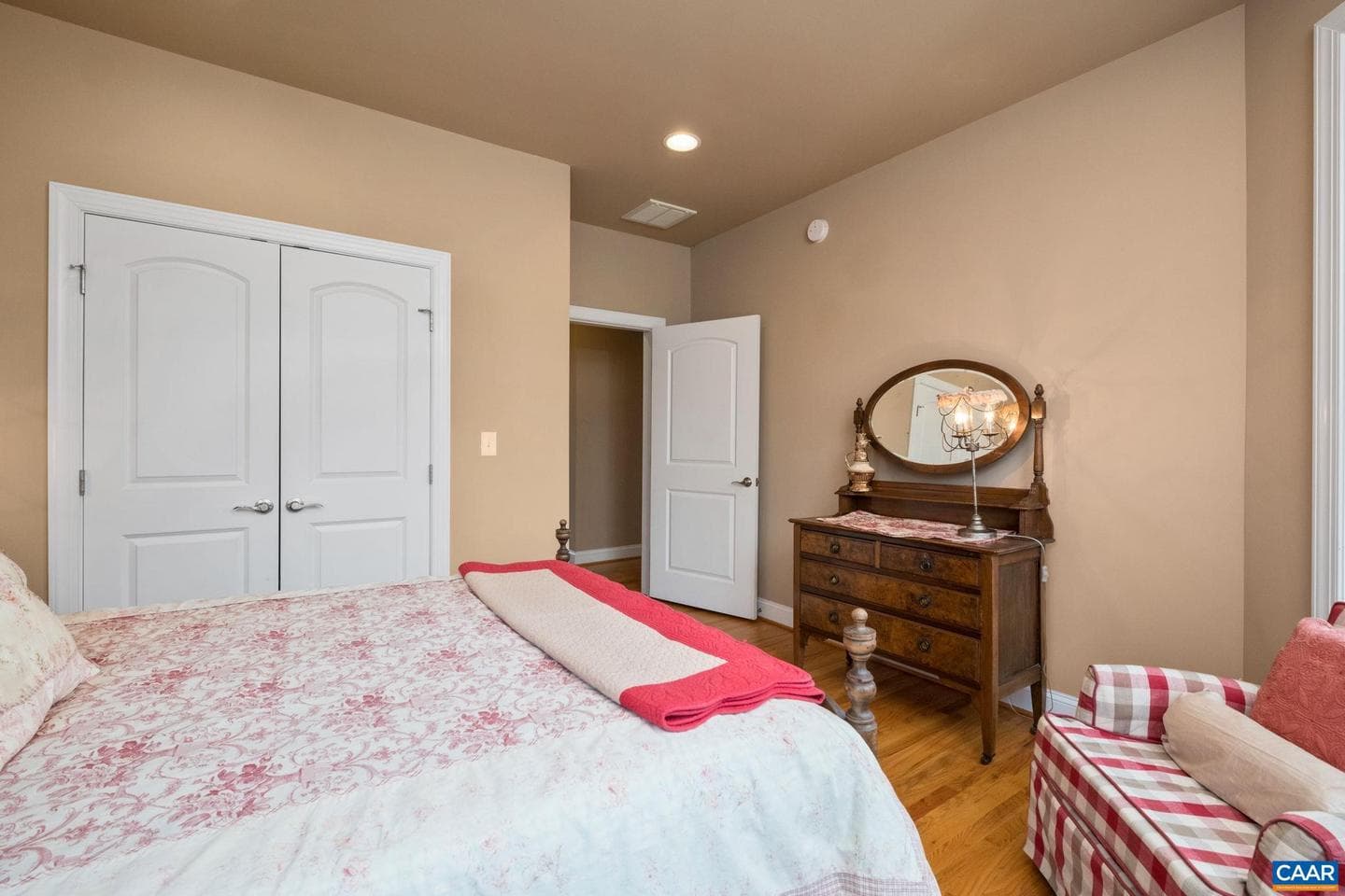 612 London Ct photo 31