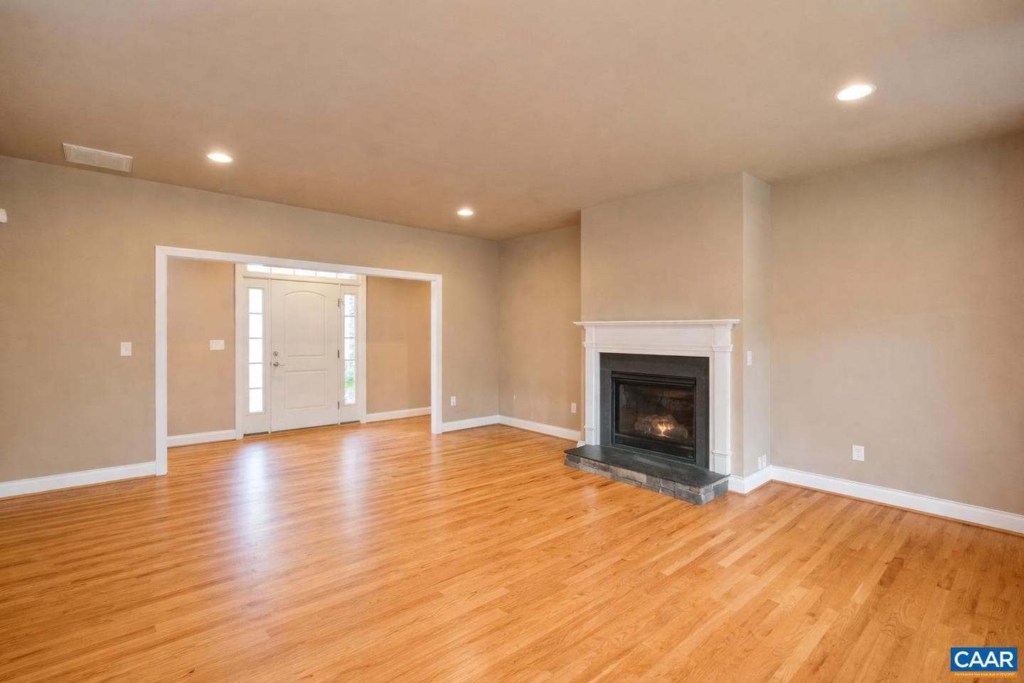 612 London Ct photo 9