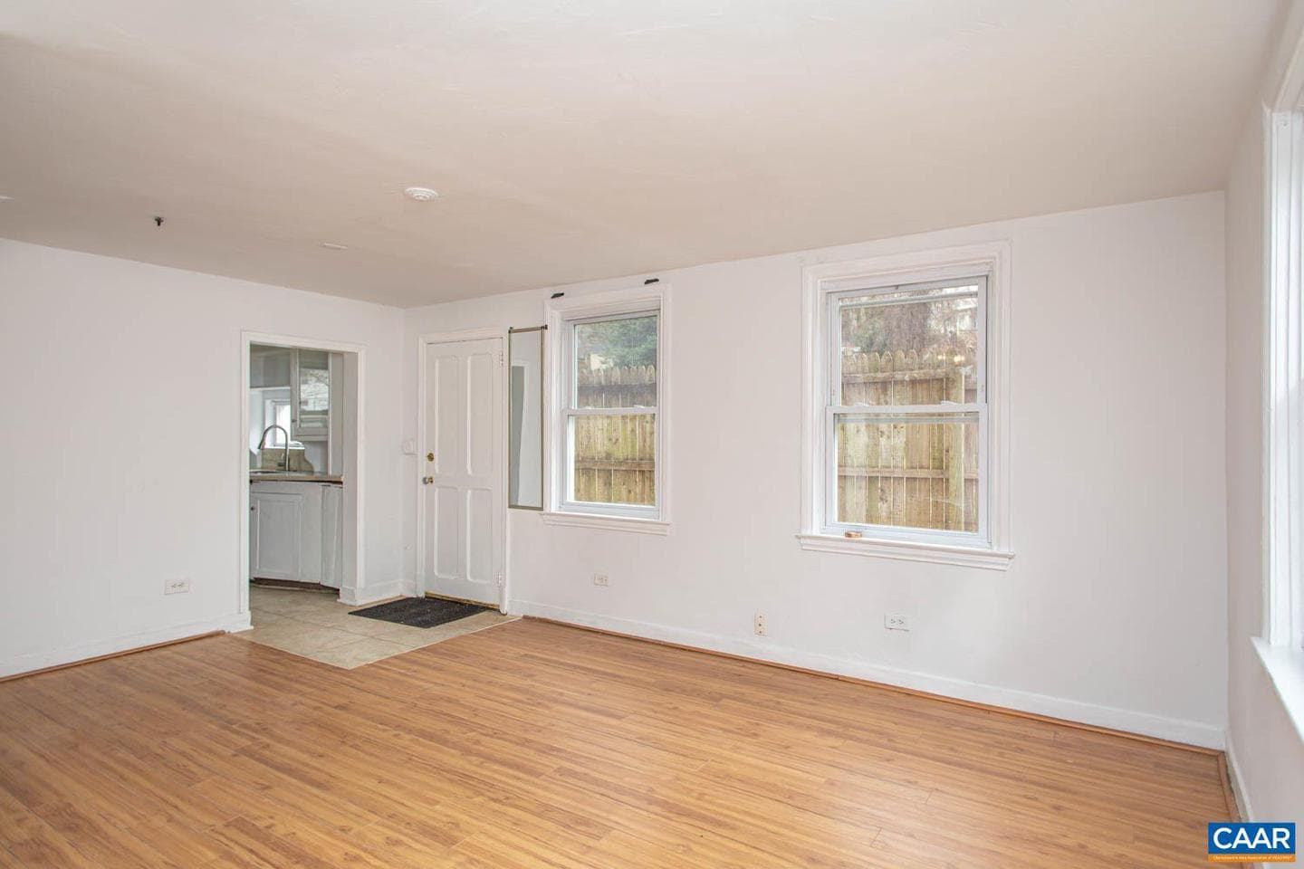 1421 Cherry Ave photo 3