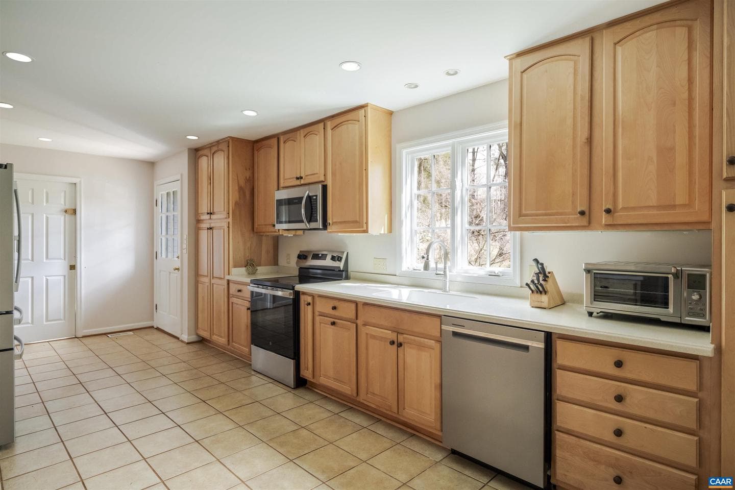 2750 Leeds Ln photo 11