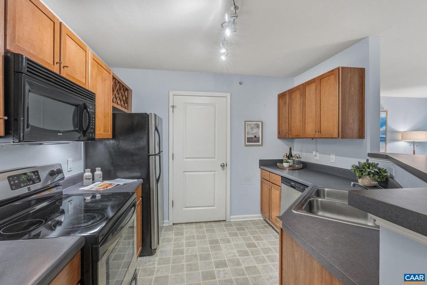 720 Walker Sq #1b photo 7