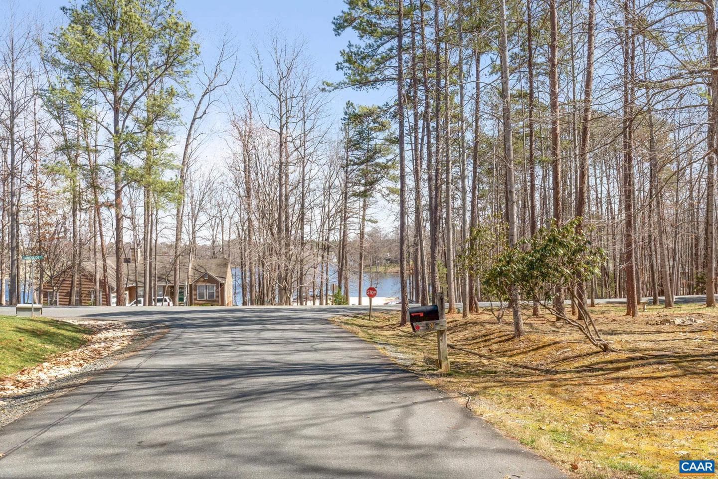 37 West Lake Forest Dr photo 32