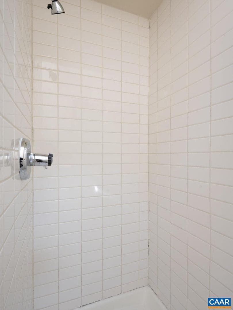124 Goodman St photo 12