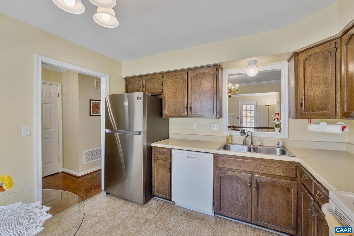 940 Huntwood Ln photo 10
