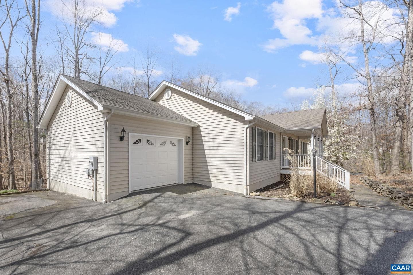 217 Jefferson Dr photo 2