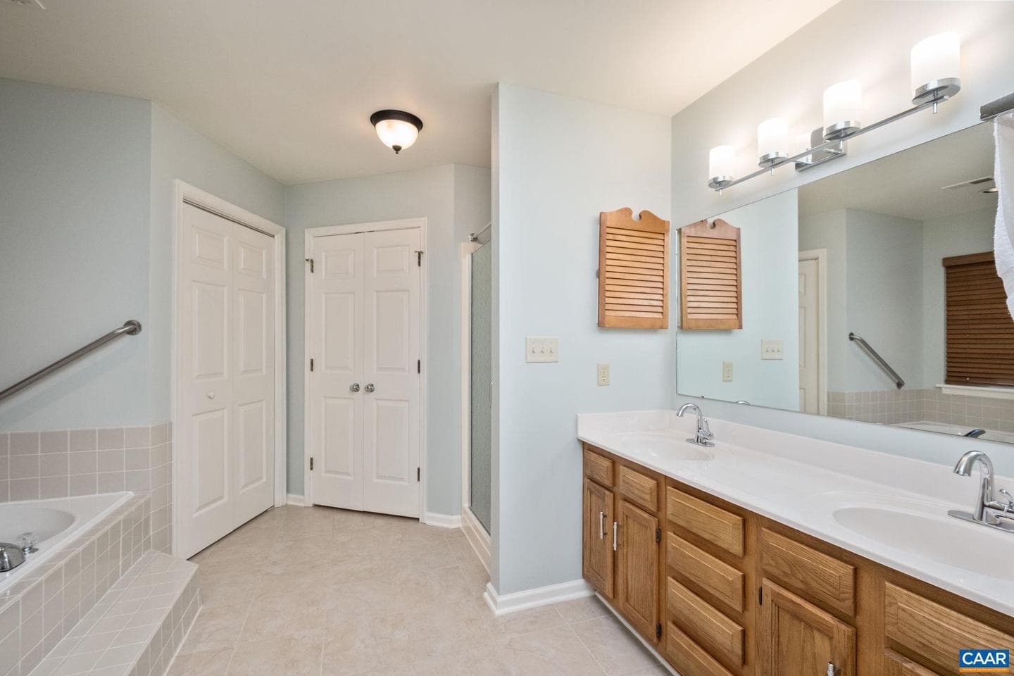 240 Homestead Ln photo 18