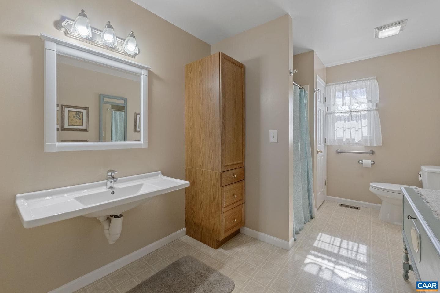 70 Riverside Dr photo 24