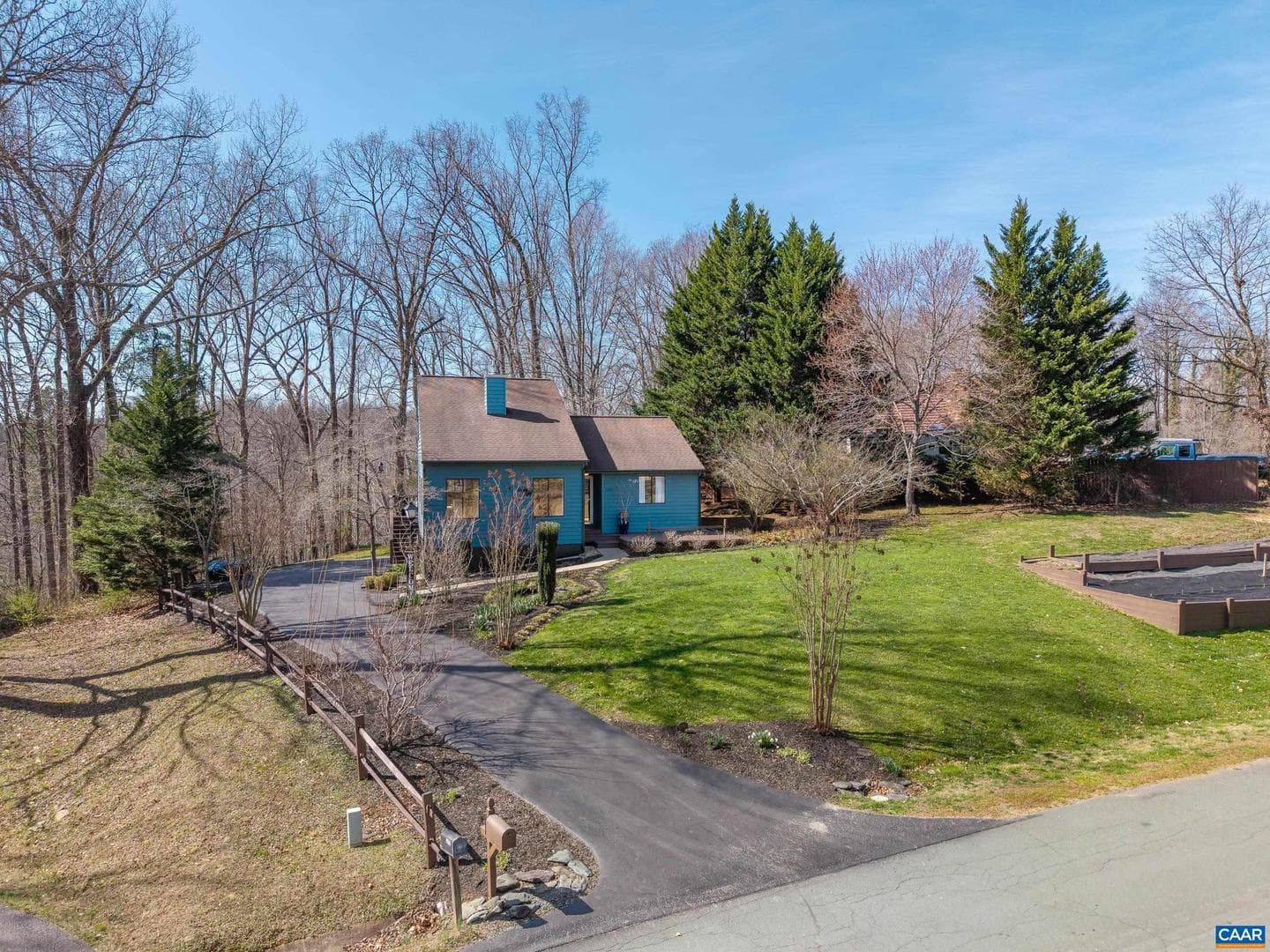 5485 Jamestown Ct photo 3