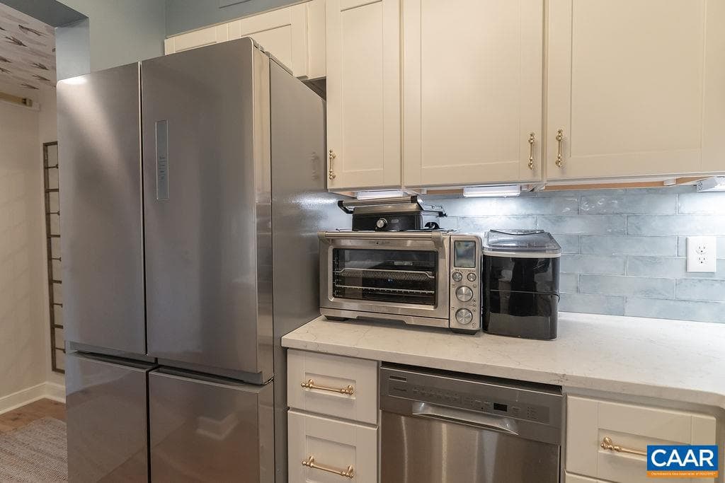 250 W Main St #504 photo 9