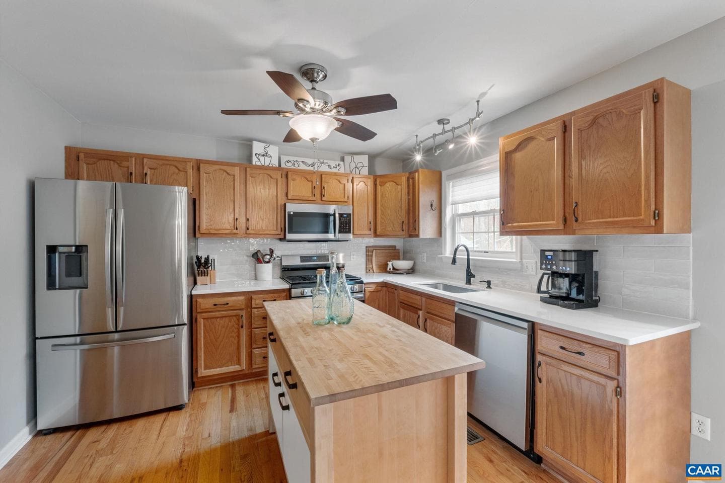 1767 Honeysuckle Ln photo 9