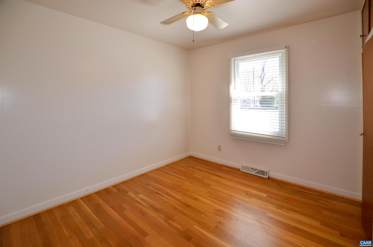 1646 Meridian St photo 22