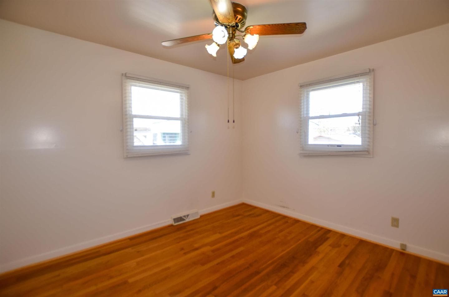 1646 Meridian St photo 29