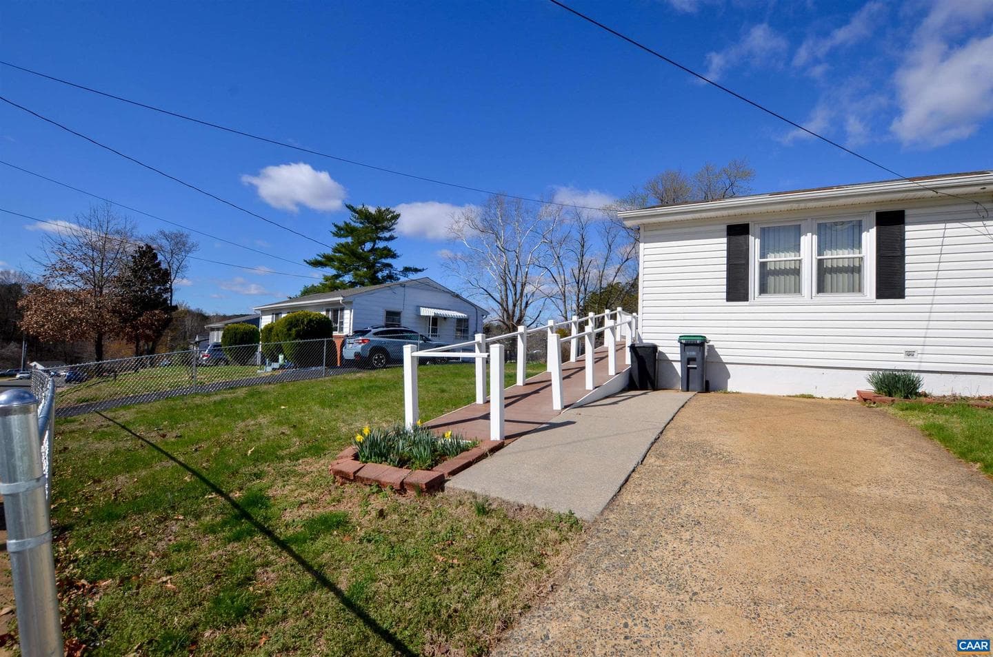 1646 Meridian St photo 3