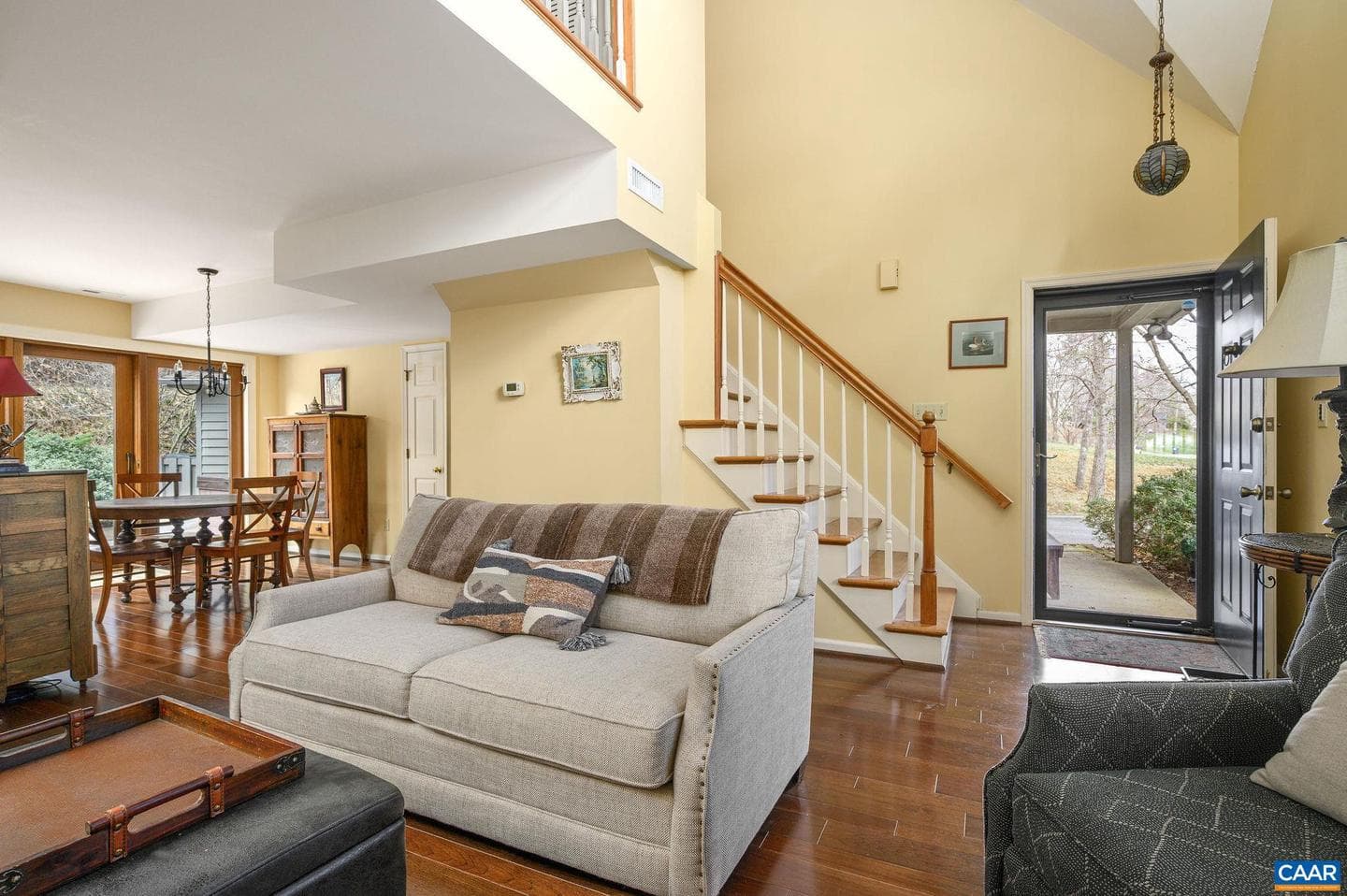 1688 Stoney Creek Dr photo 4