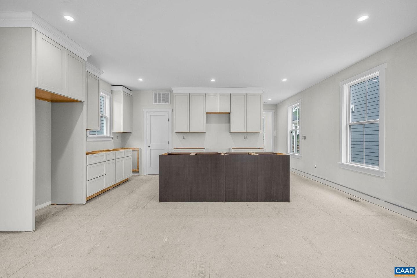444 Nicholson St photo 9