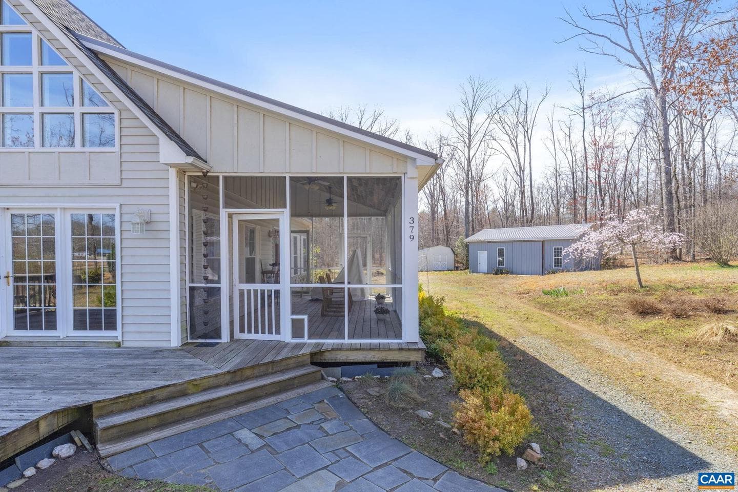 379 Fox Ridge Ln photo 2
