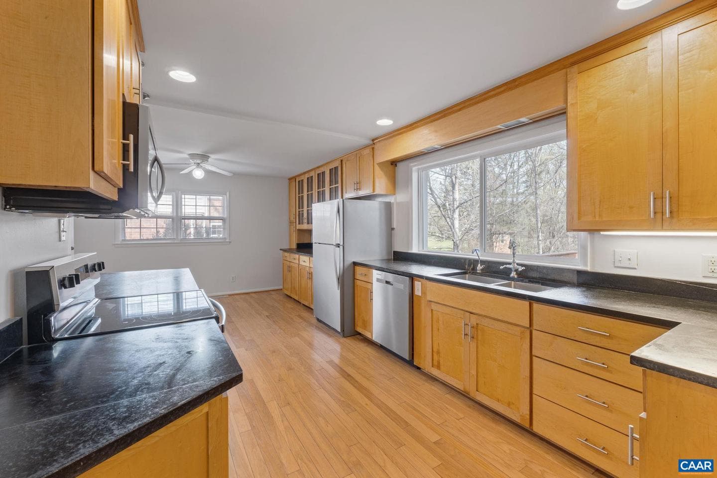 617 Davis Ave photo 19