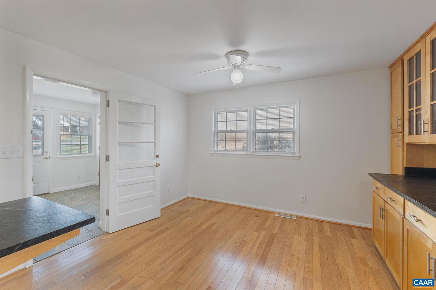 617 Davis Ave photo 22