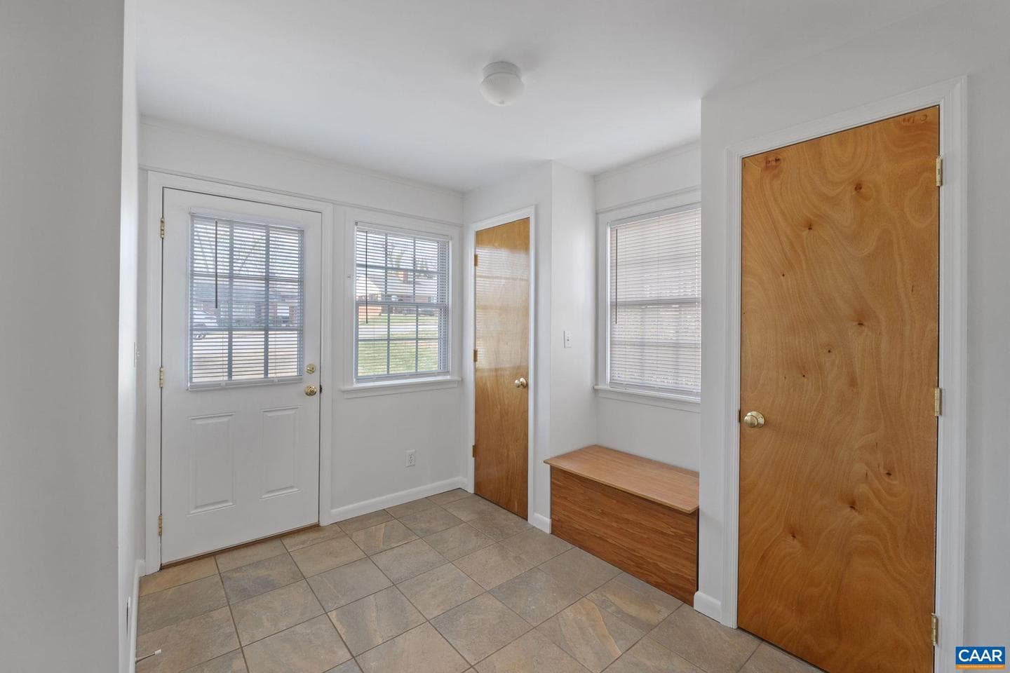 617 Davis Ave photo 9