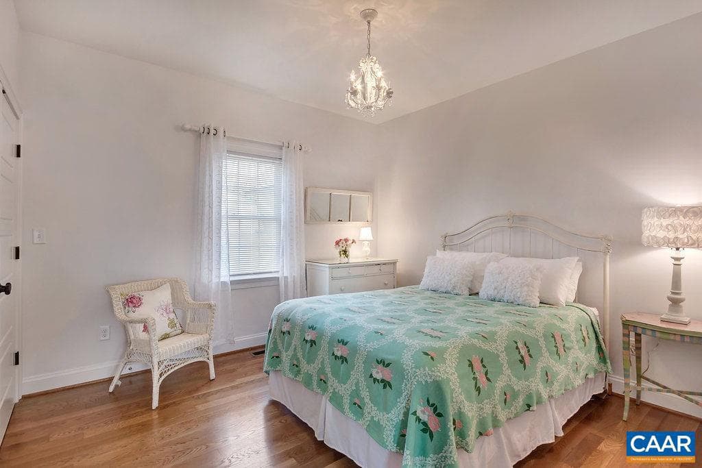 207 Douglas Ave photo 8