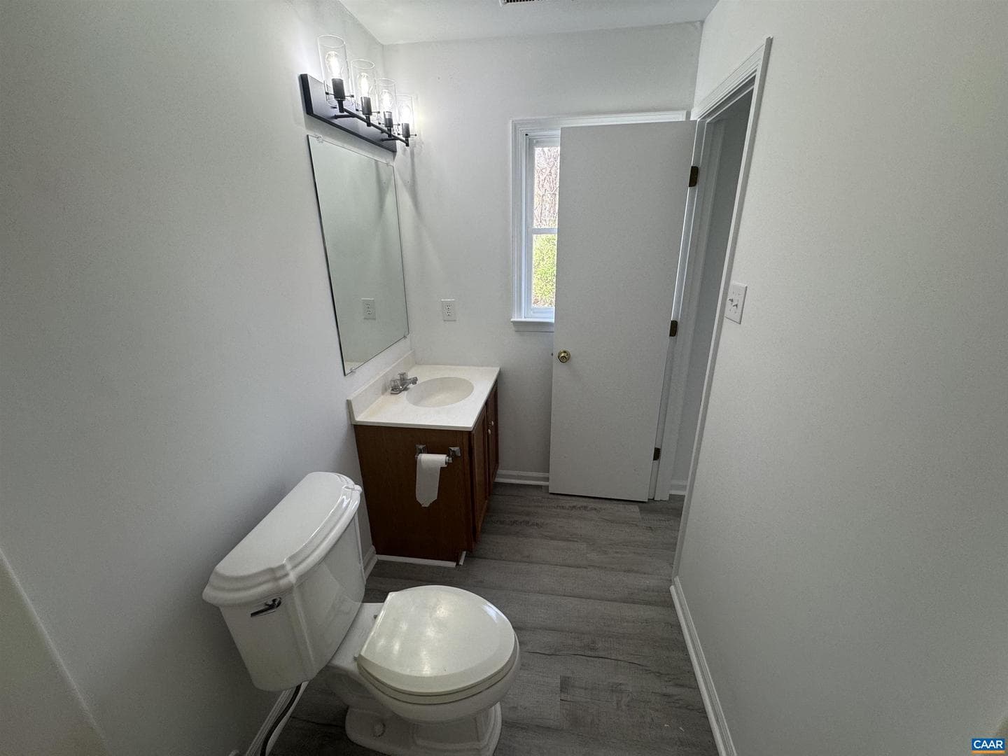 109 Narcissus Rd photo 17