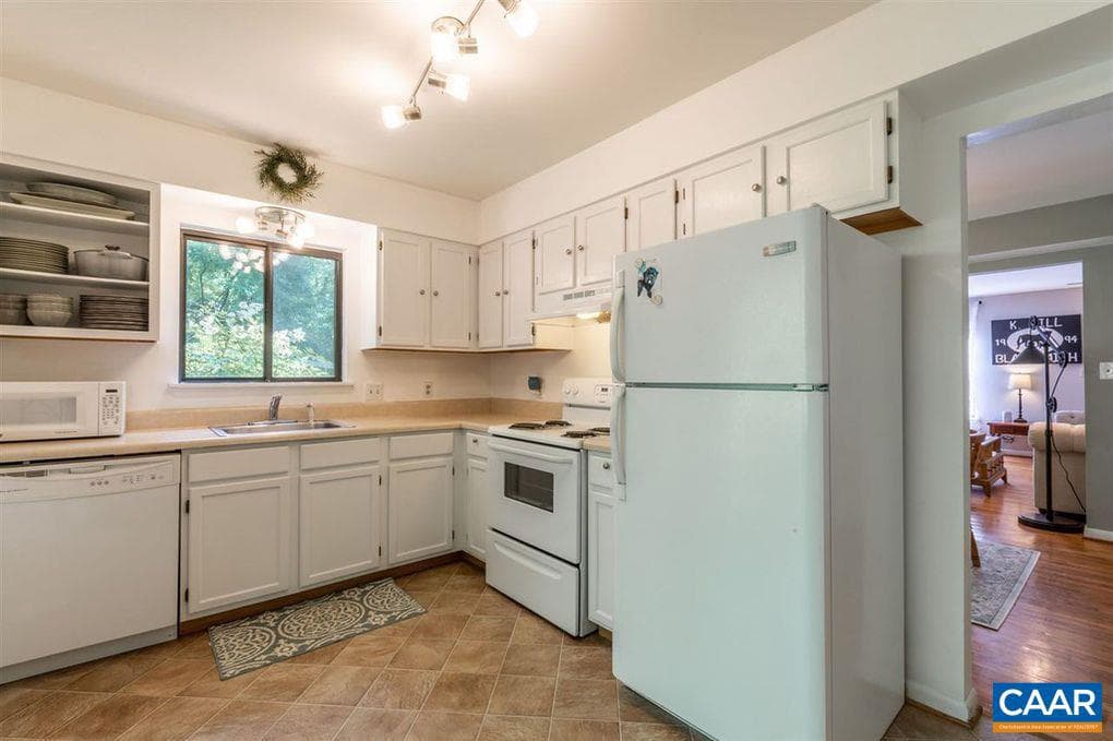 109 Hammond St #b photo 14