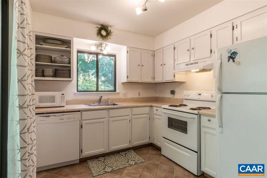 109 Hammond St #b photo 15