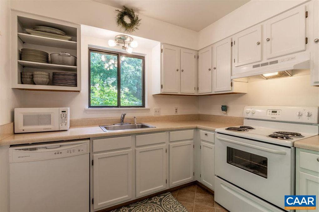 109 Hammond St #b photo 16