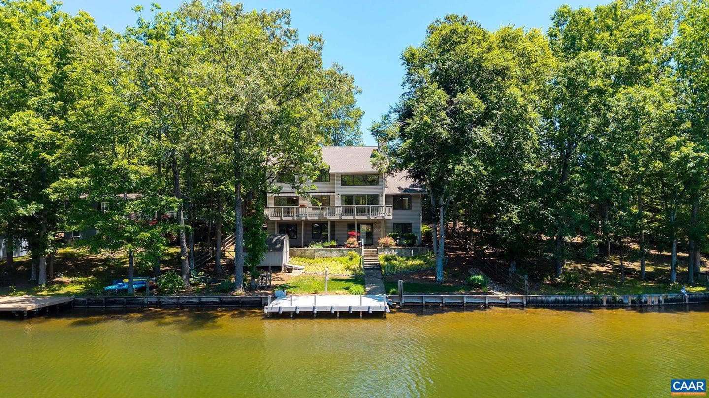 27 Ashlawn Blvd, Palmyra
