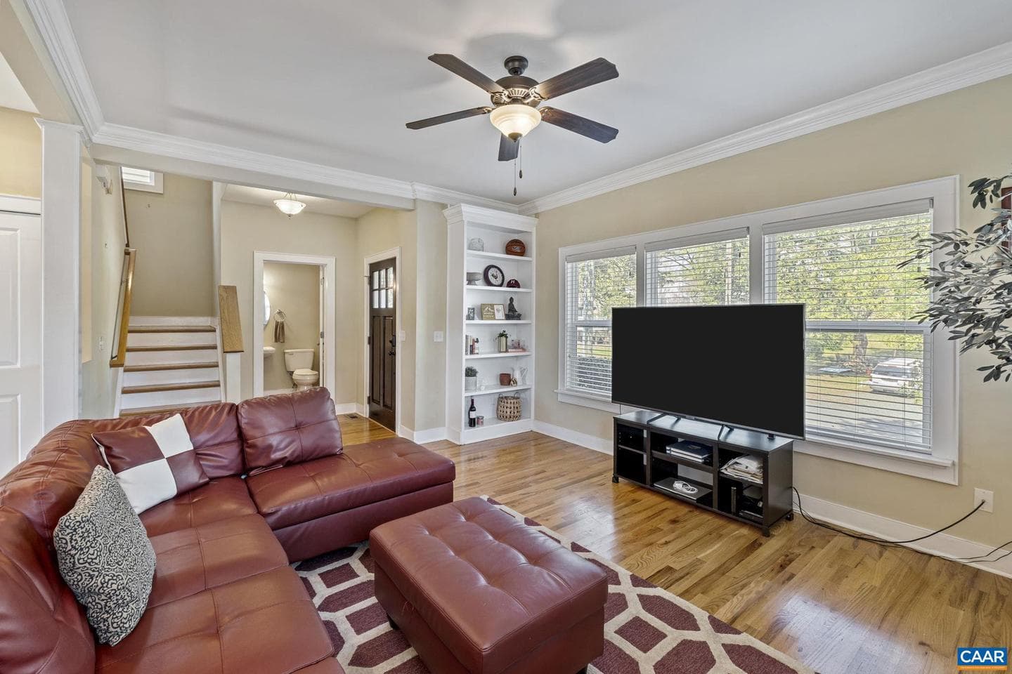 904 Rockland Ave photo 8