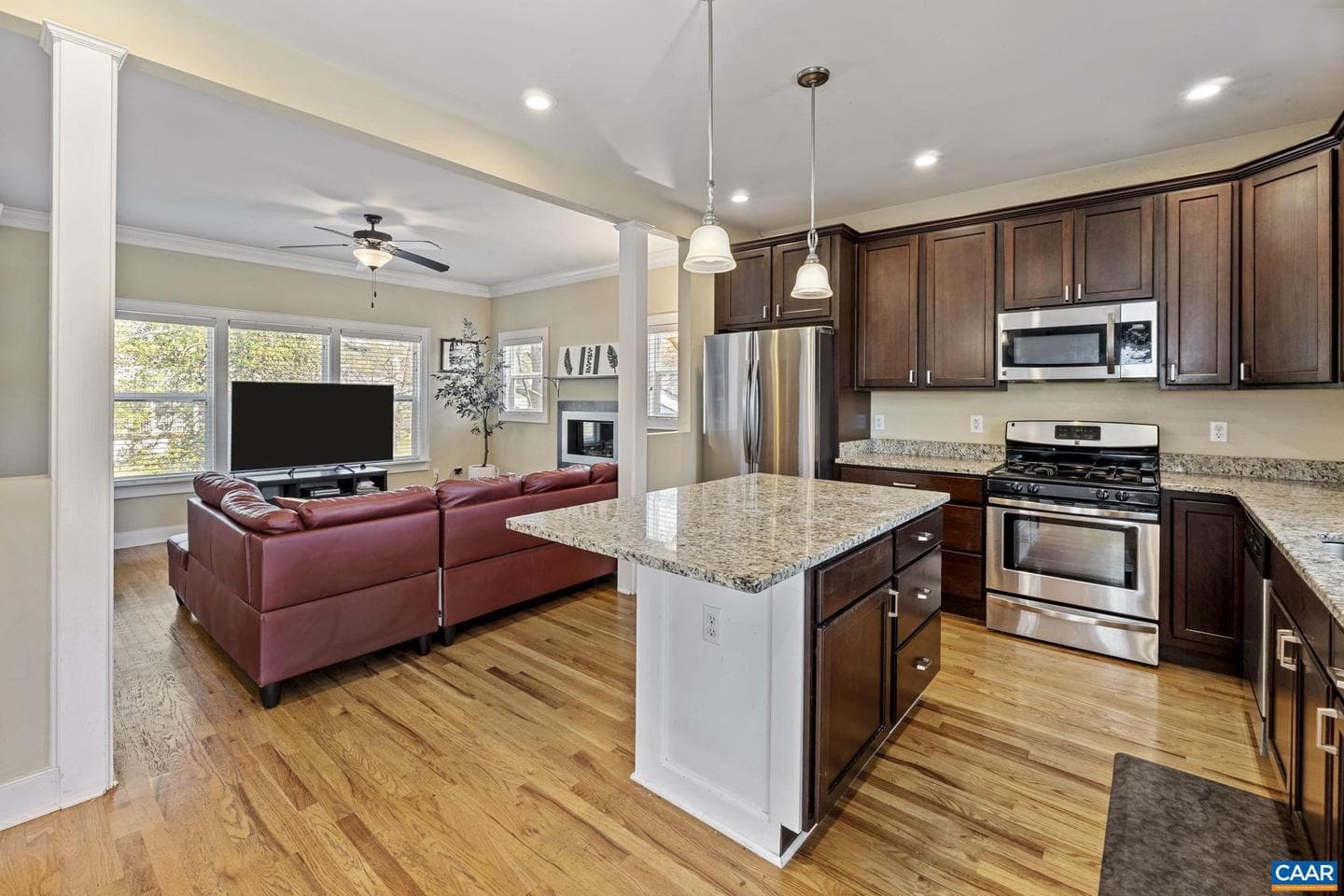 904 Rockland Ave photo 9