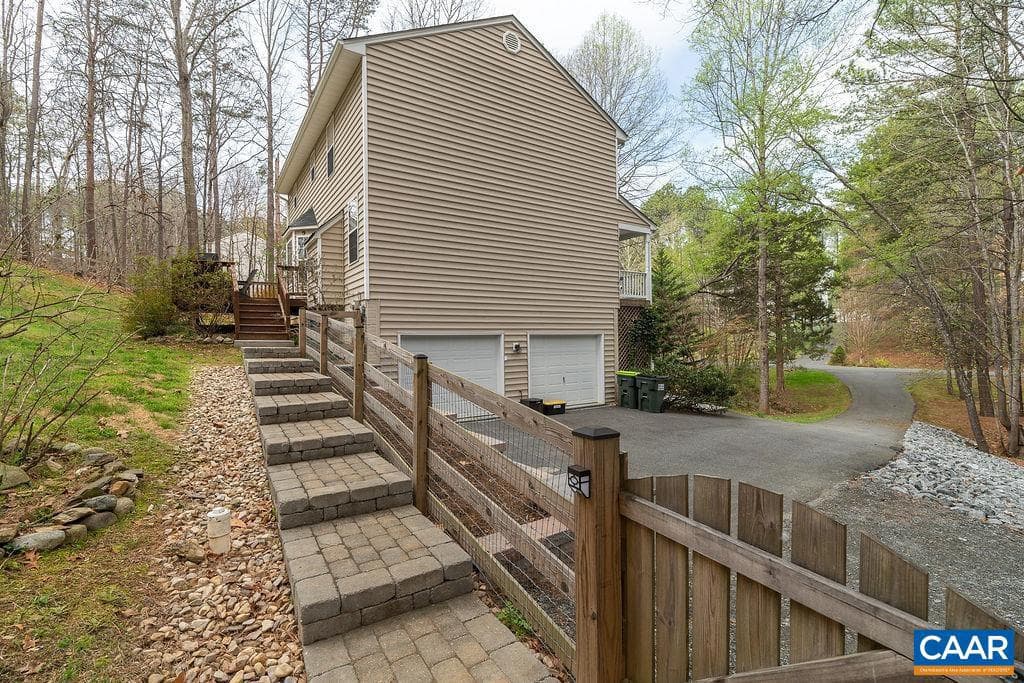 246 White Cedar Rd photo 3