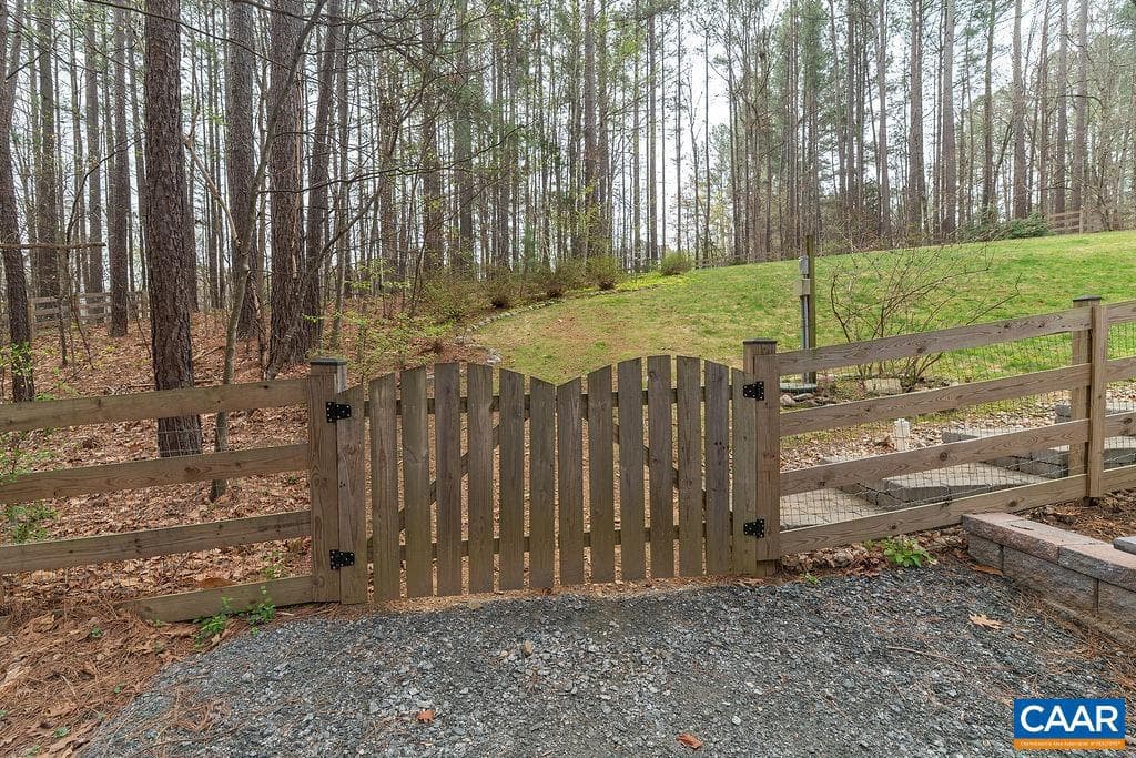 246 White Cedar Rd photo 4