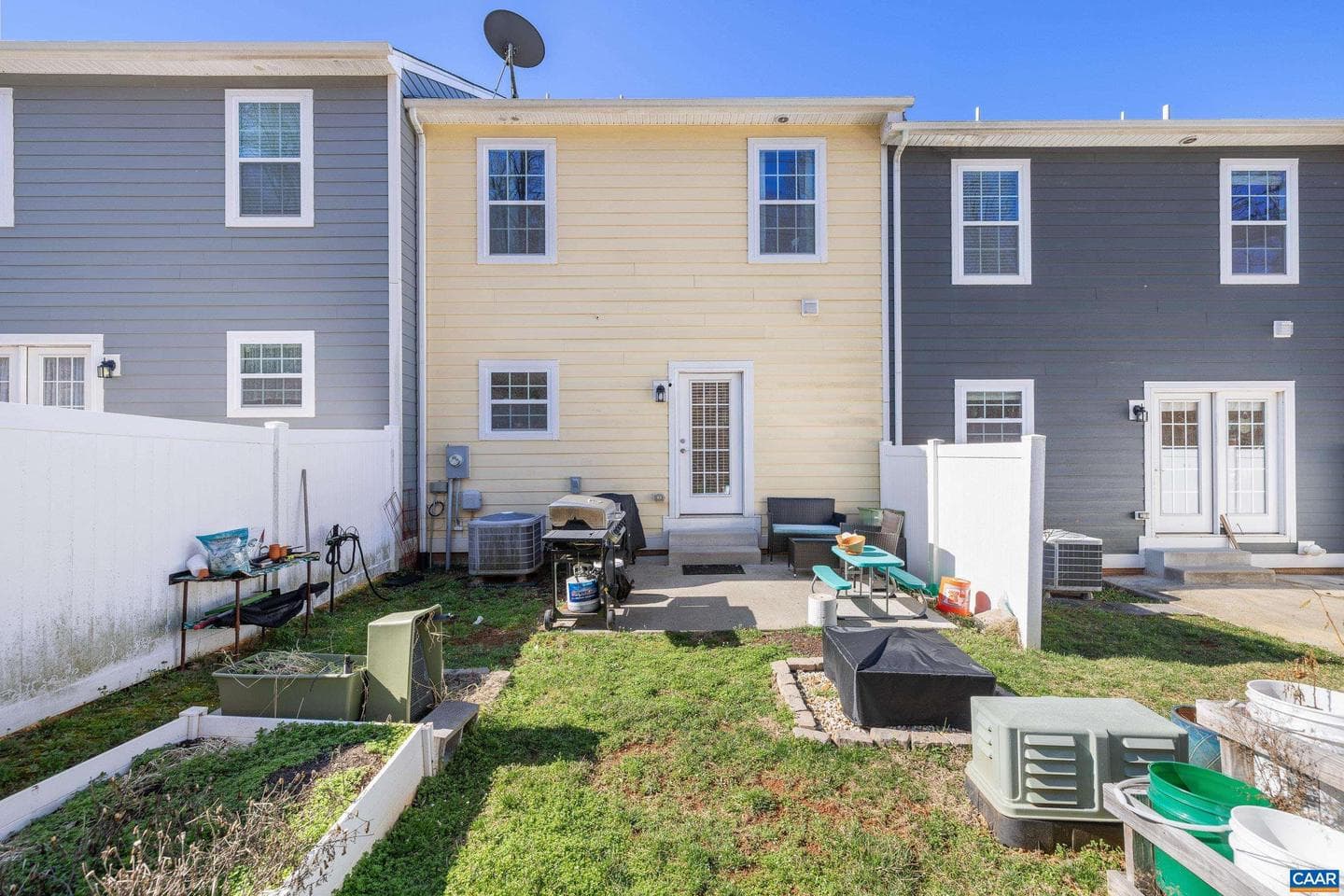 2420 Winthrop Dr photo 3