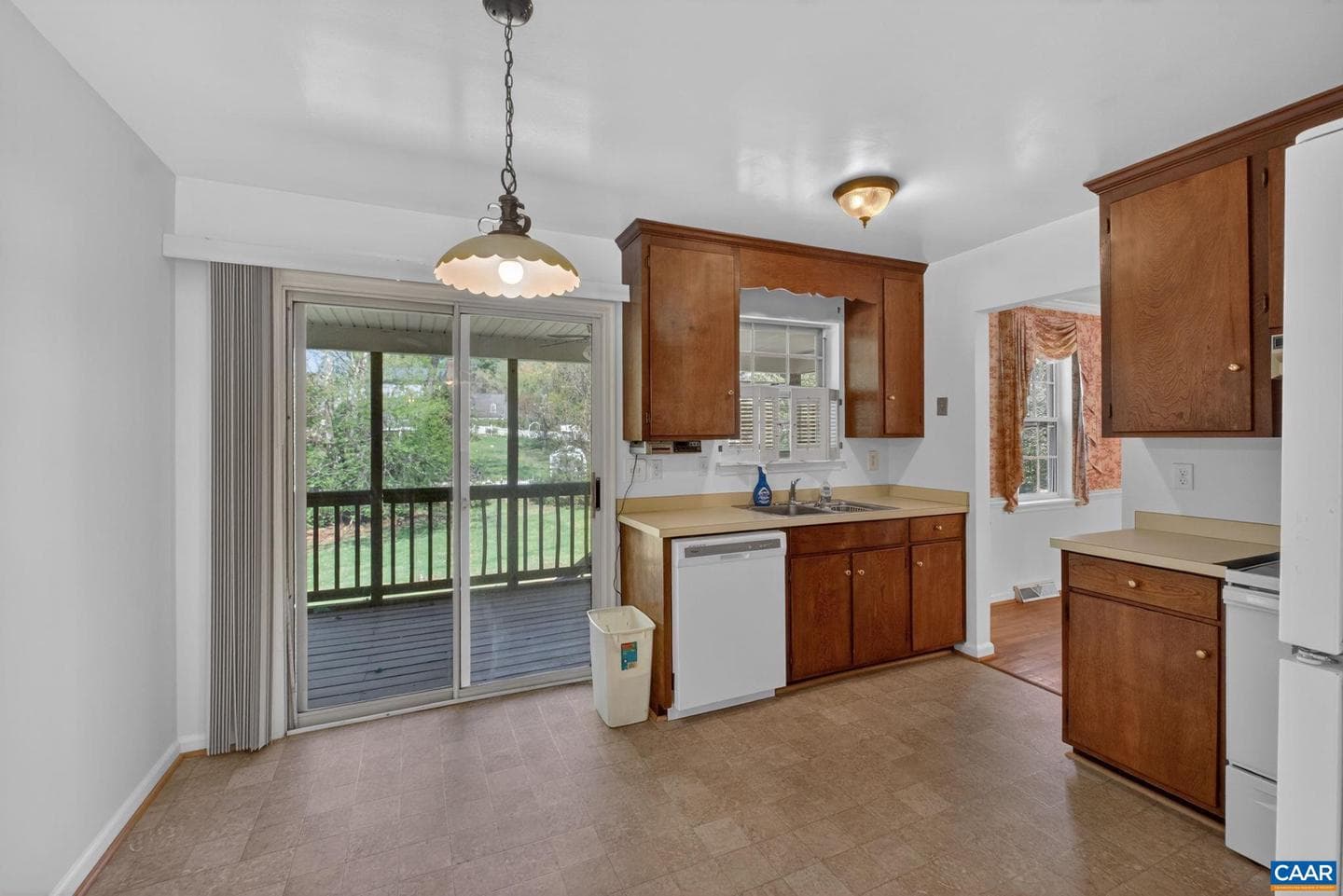 1610 Redwing Ln photo 12