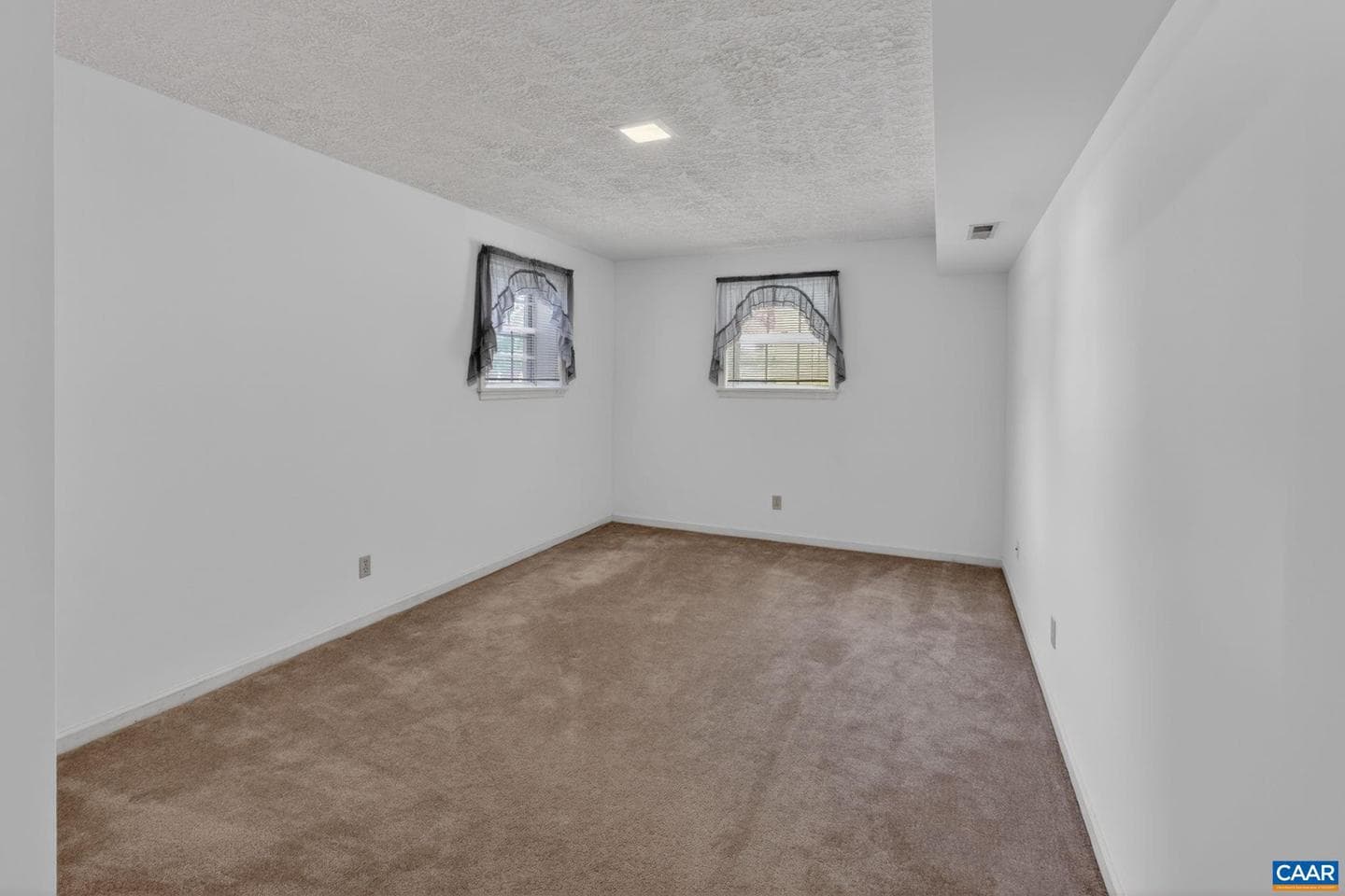 1610 Redwing Ln photo 25