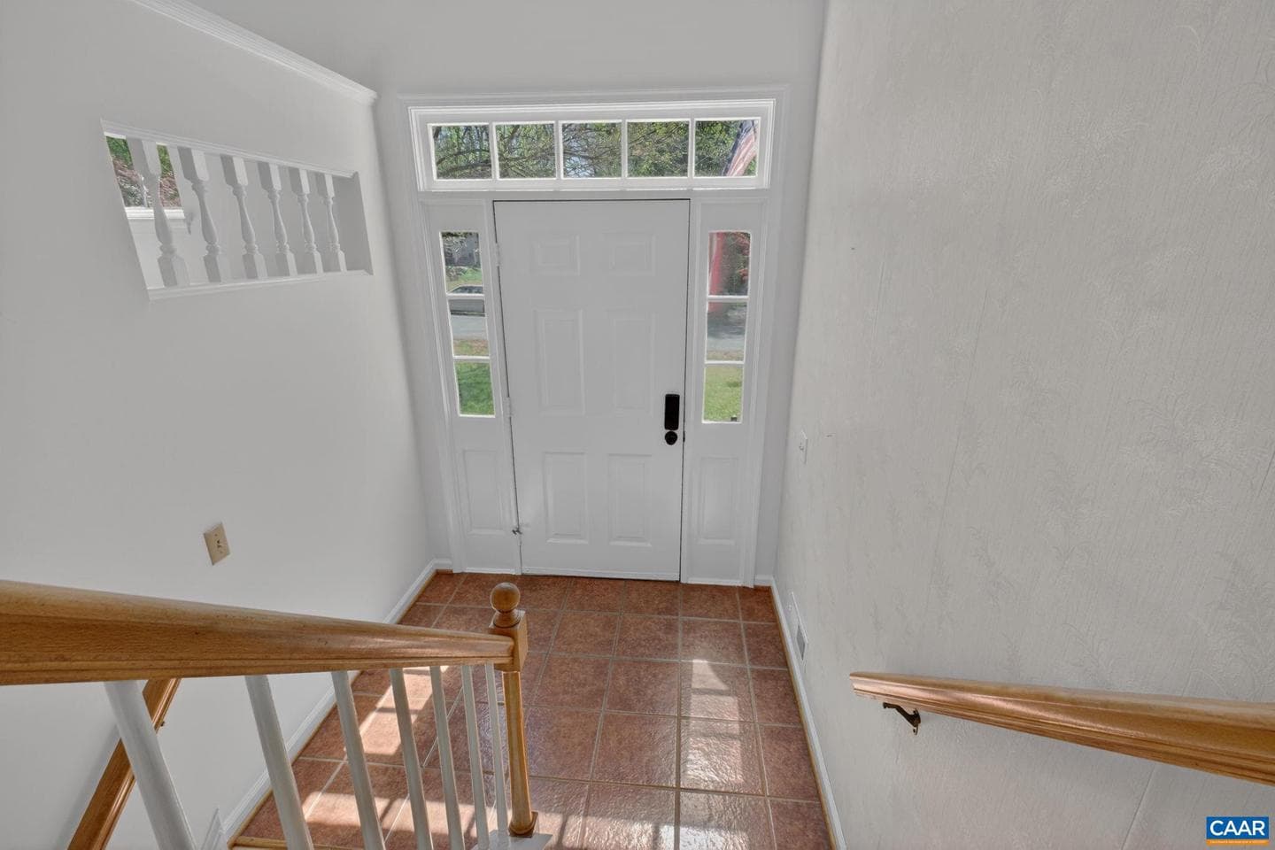 1610 Redwing Ln photo 4