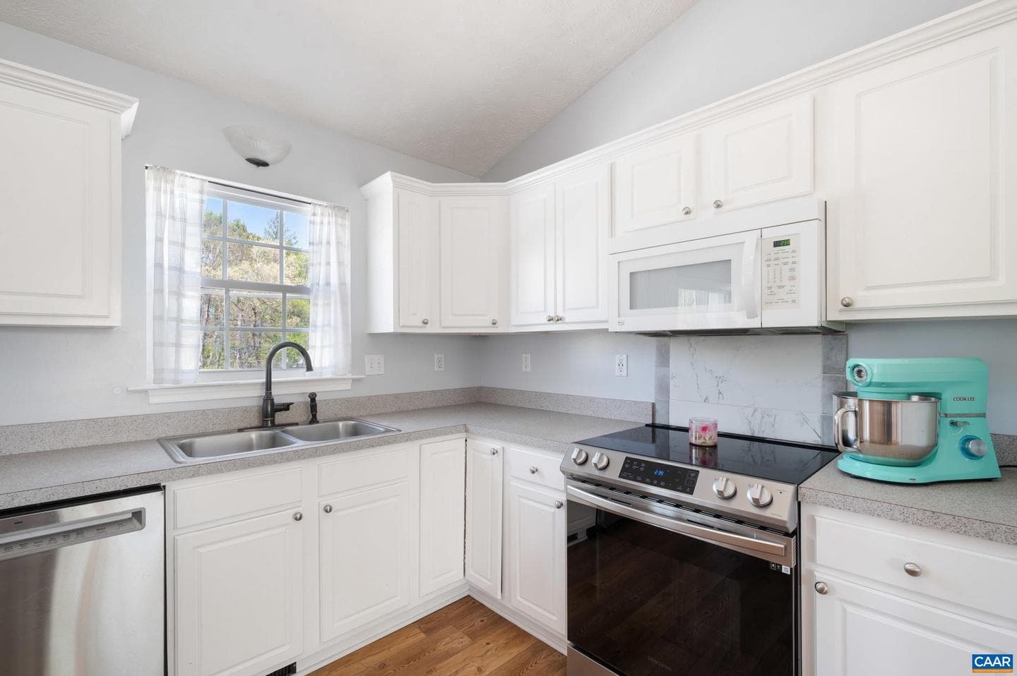 225 Mayfield Ln photo 6