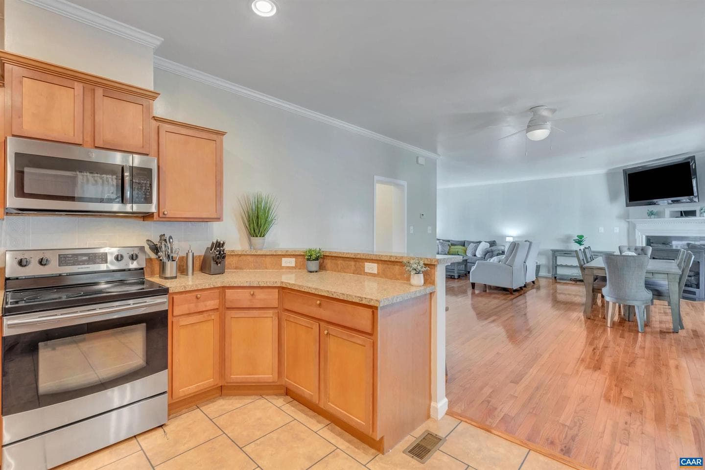 1006 Long St photo 17