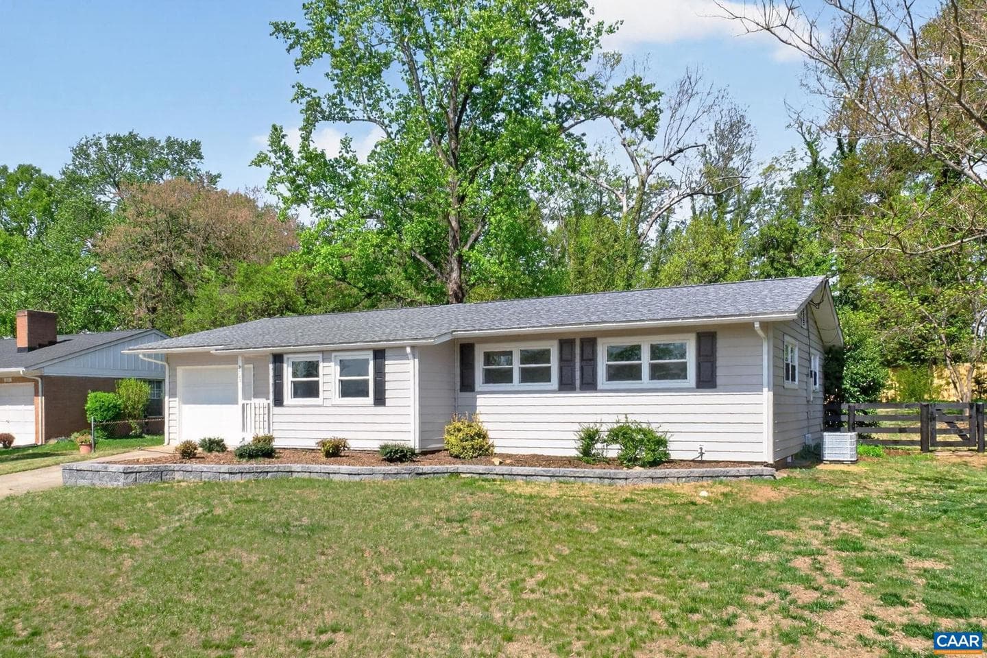 2623 Commonwealth Dr photo 3