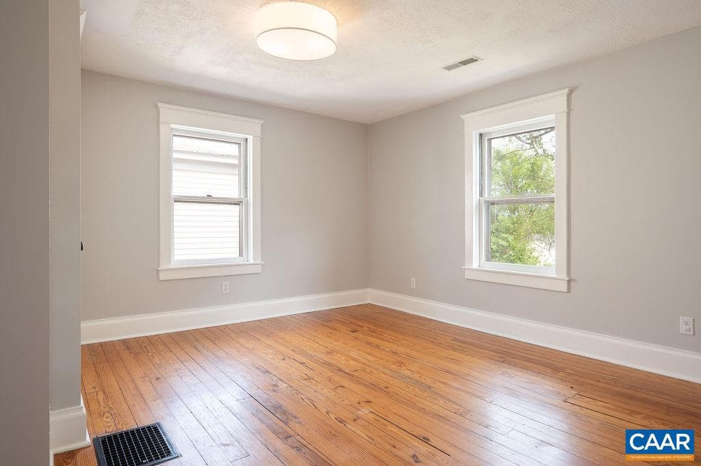 118 Goodman St photo 22