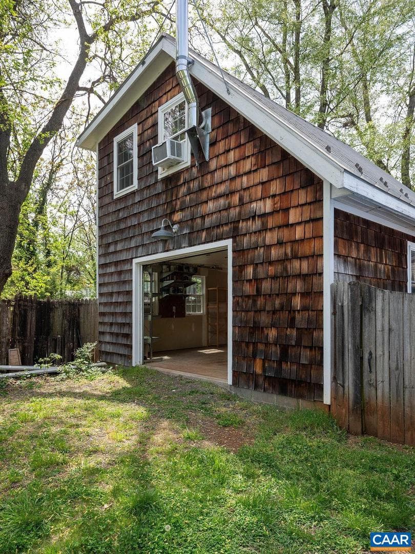 118 Goodman St photo 36