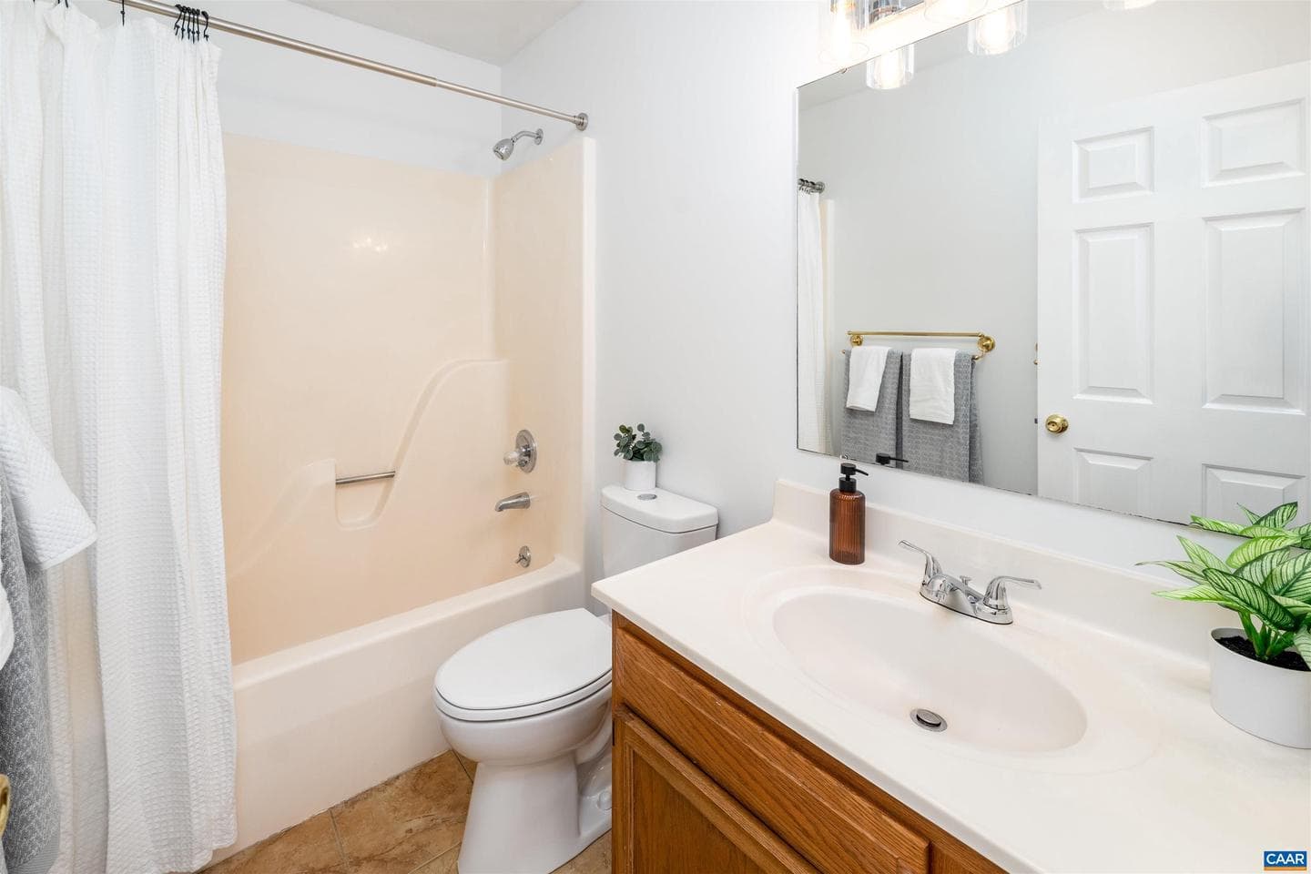 220 Homestead Ln photo 32