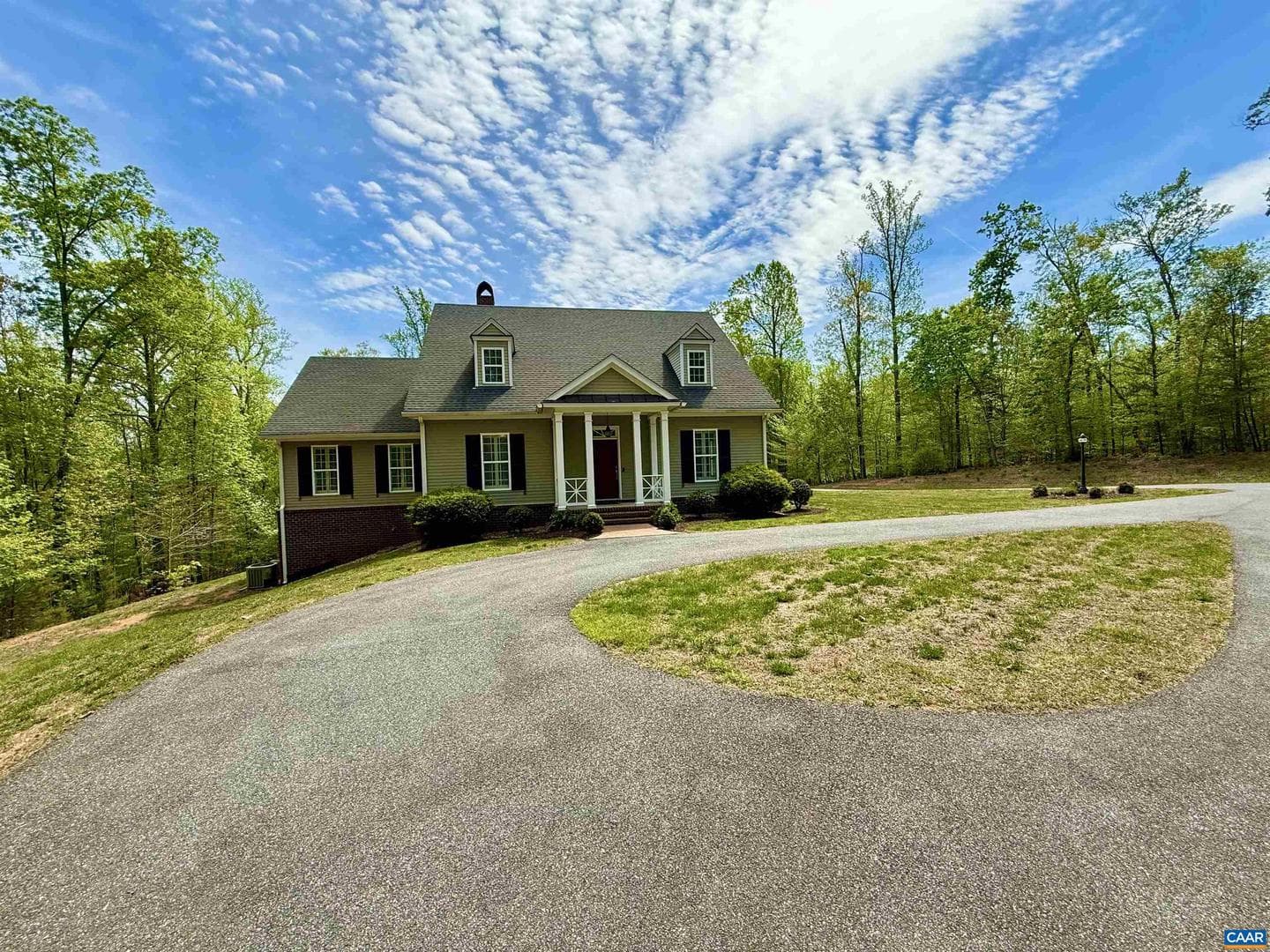 1025 Pelham Dr photo 3