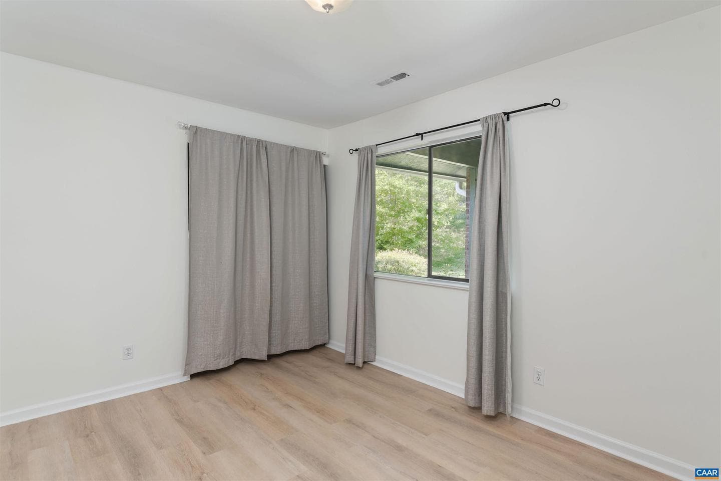 279 Tennis Dr photo 17