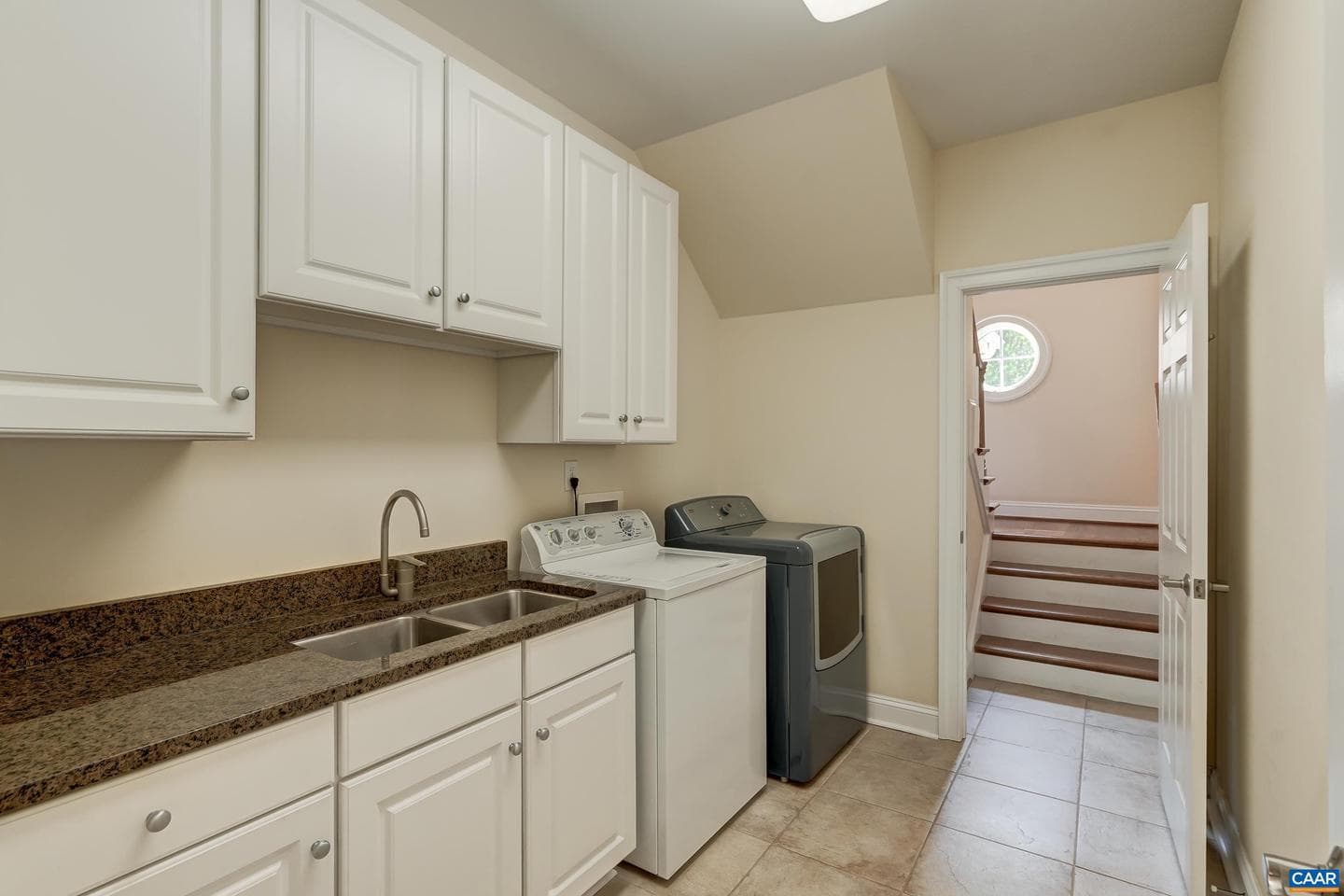 455 Foxdale Ln photo 32