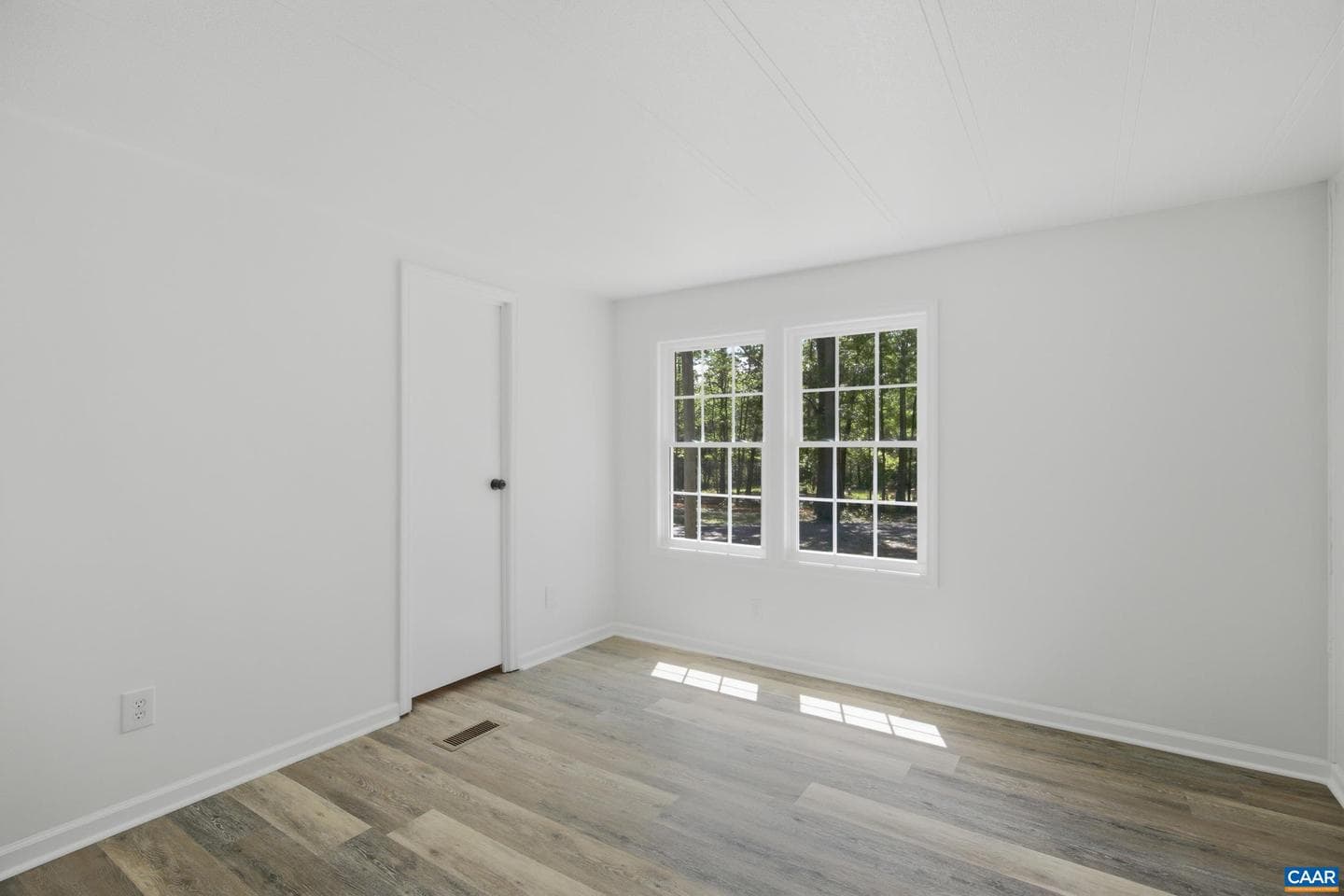 144 Alex Dr photo 21