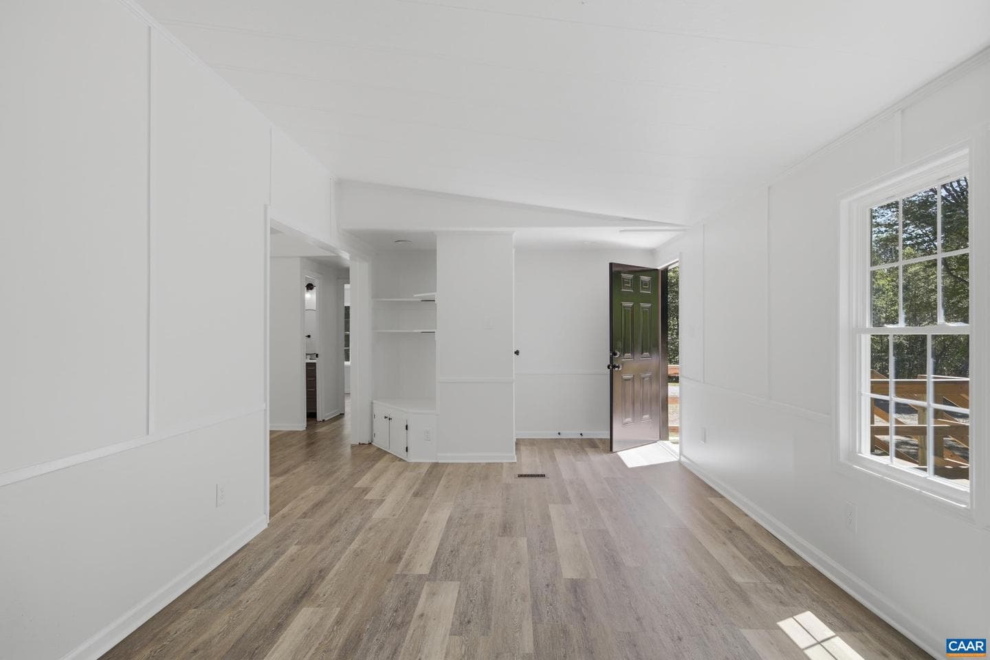 144 Alex Dr photo 3