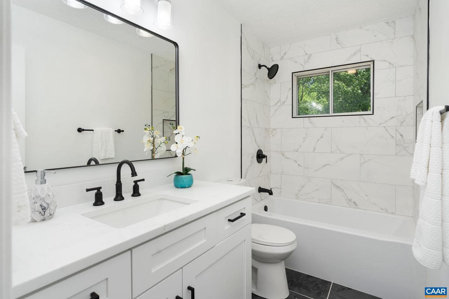 2208 Banbury St photo 32