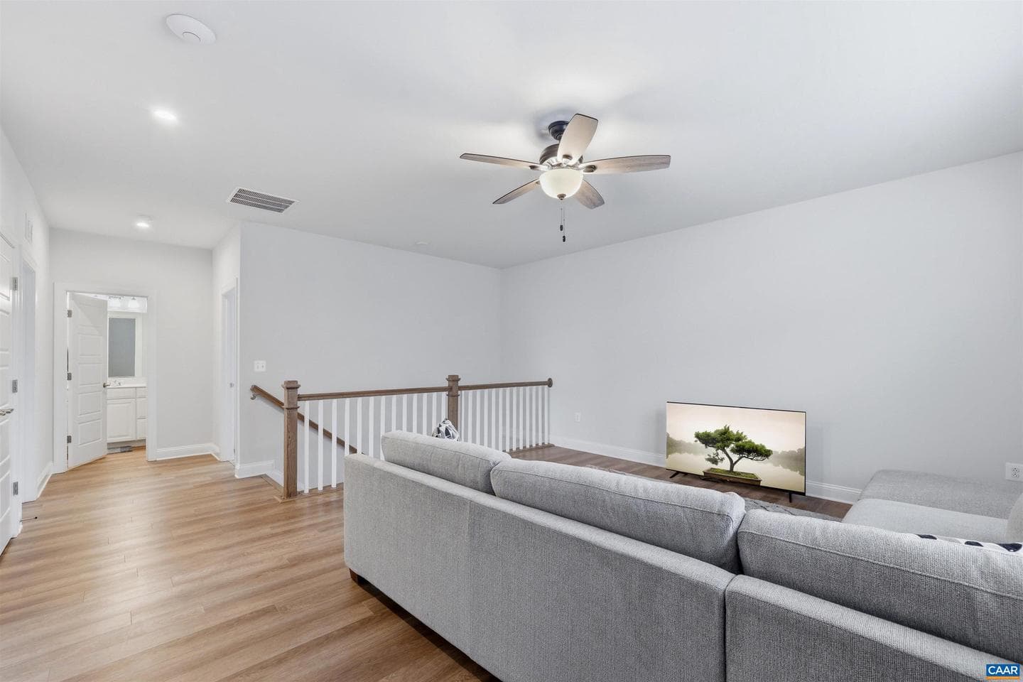 3649 Moffat St photo 21